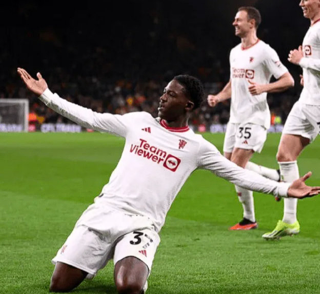 曼联青训小将梅努冬窗留队背后的转机与决心